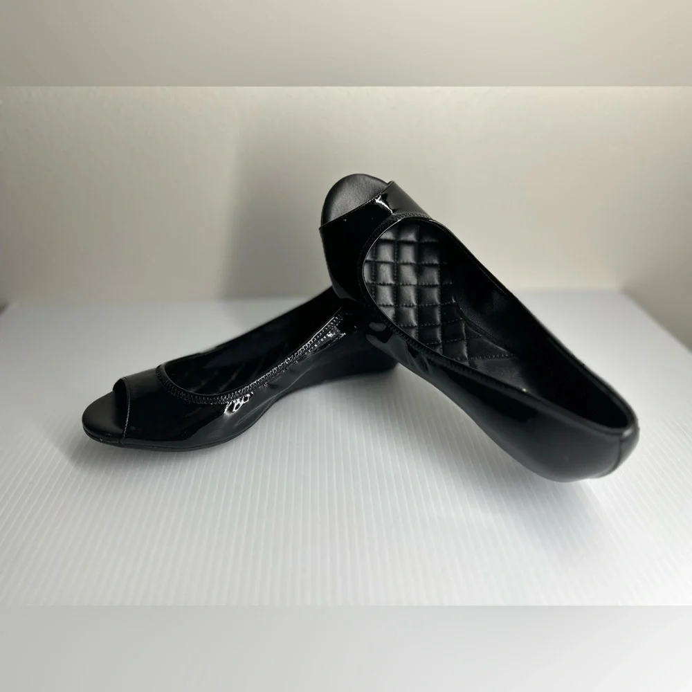 Cole Haan Womens Peep Toe Mid Wedge Slip On Pumps Black Patent Leather Size 6.5B